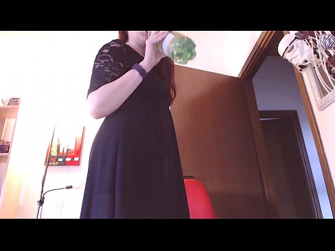 ❤️ Një skllav i nënshtruar që i pëlqejnë brekët e pista dhe të shijshme detyrohet të masturbojë pasi shikon këtë video! ️ Porno tek ne ❌️