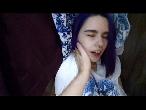 ❤️ Gjeta motrën time në dollap dhe e ndihmova të përfundonte ️ Porno tek ne ❌️